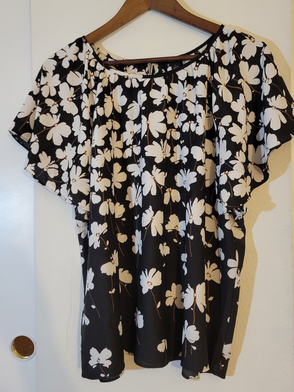 Ann Taylor Factory Black and White Flutter Sleeve Floral Blouse